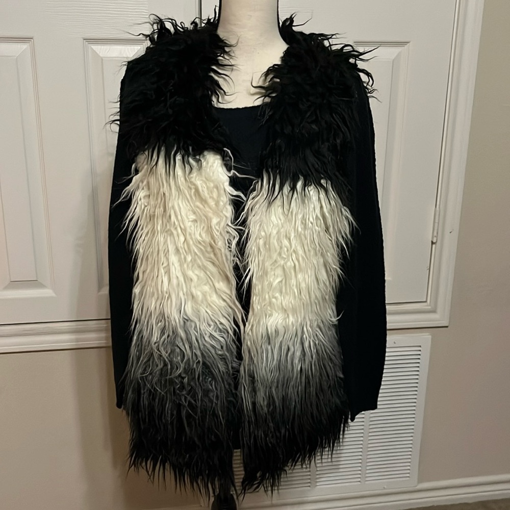 Hem & Thread black, ivory & gray faux fur vest Size M/L